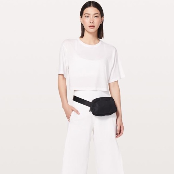 •NWT• Lululemon Everywhere Belt Bag. Black - Picture 5 of 8